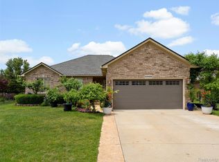 55589 Raspberry Dr, Macomb, MI 48042