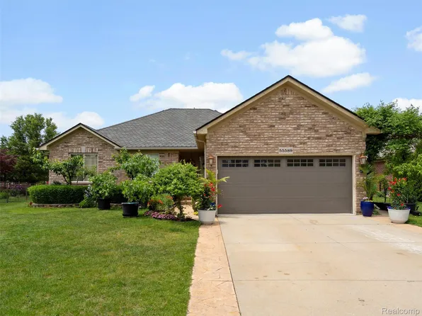 55589 Raspberry Dr, Macomb, MI 48042