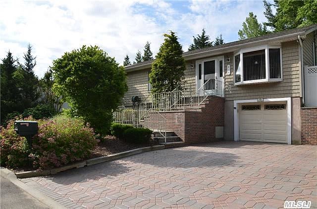 1st image of 1 Meadowfield Ln