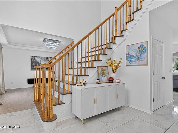 3rd image of 462 Shirley Lane
