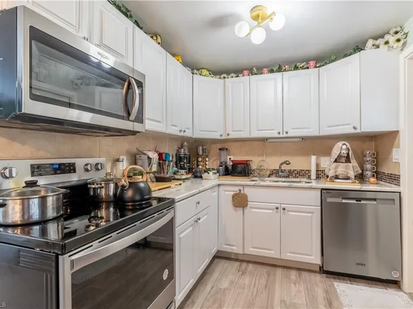 1360 5th AVE N, NAPLES, FL 34102