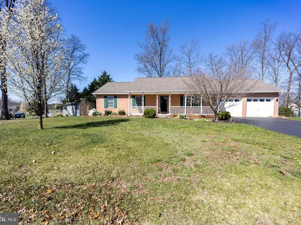 27 Raft Ct, Inwood, WV 25428