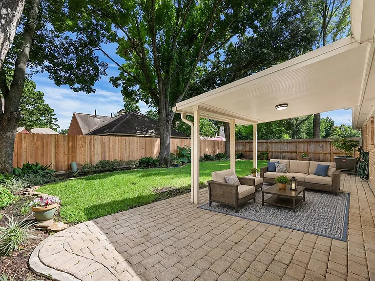 8910 Driftstone Dr — Photo 24