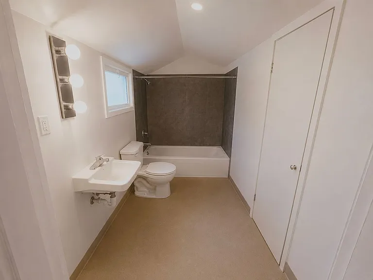 404 S Van Buren St — Photo 10