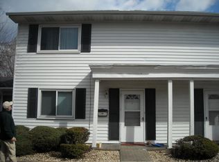 10S421 Echo Ln, Willowbrook, IL 60527