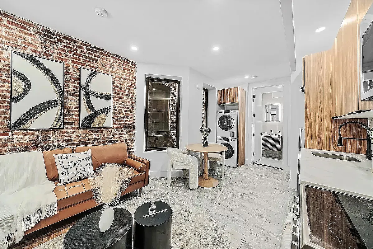 452 West 36th Street — Photo 2