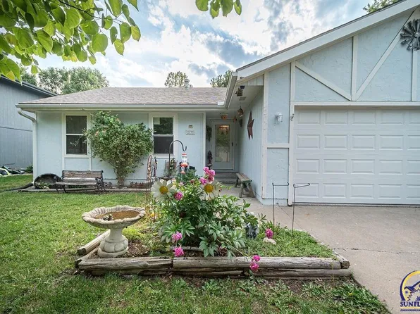 2533 SW Ancaster Rd, Topeka, KS 66614
