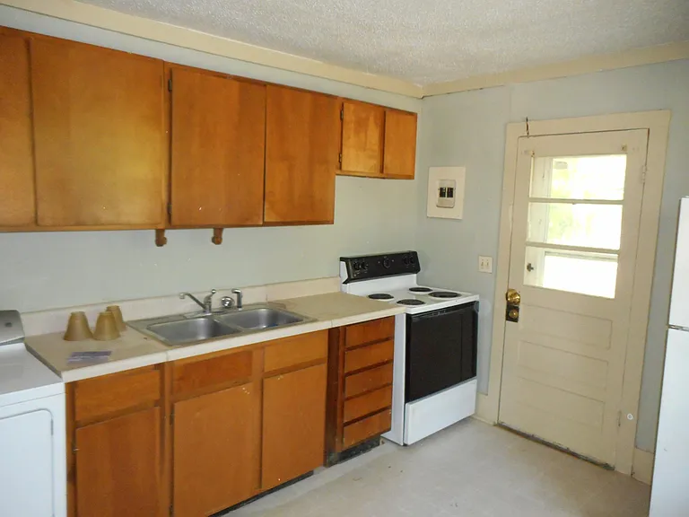 5565 Thistledown Dr — Photo 2
