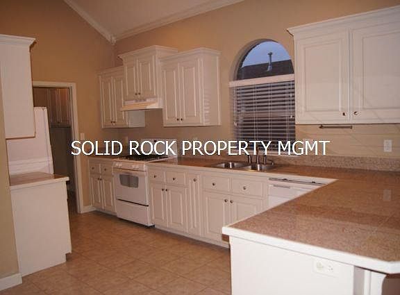 3rd image of 1904 Reveille Cir