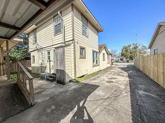 4th image of 7720 Brumblay St