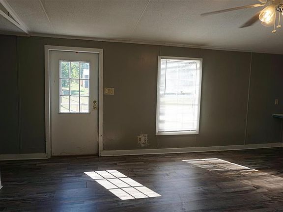 3rd image of 601 E 1st St