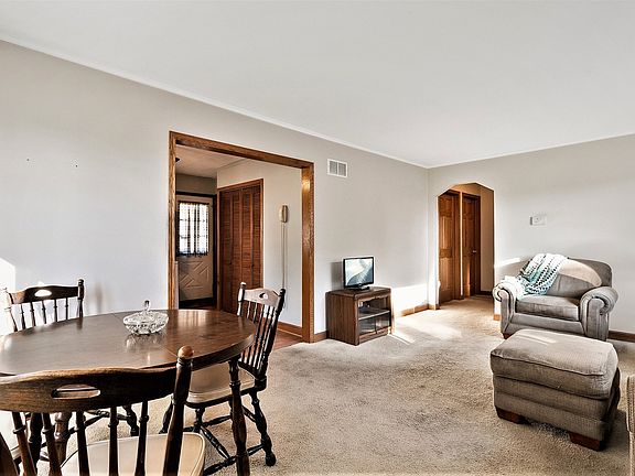 5th image of 4934 W 106th Pl