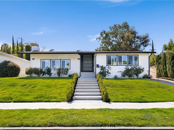 22148 Tiara St, Woodland Hills, CA 91367