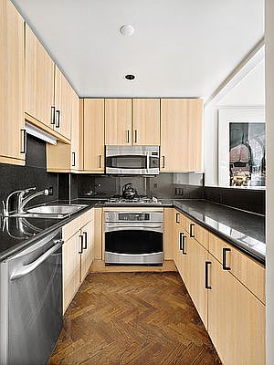 5th image of 415 E 57th St #904
