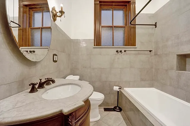 2458 N Burling St #1 — Photo 16