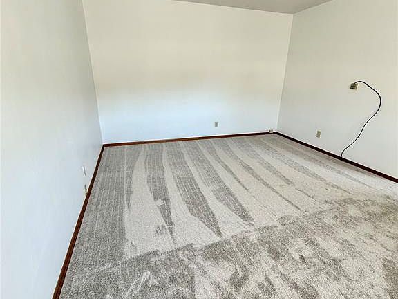 3rd image of 311 N Main St APT 4