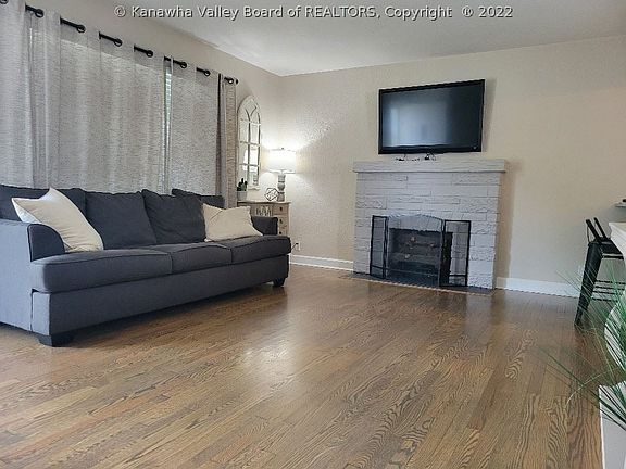 3rd image of 1405 Camden Dr
