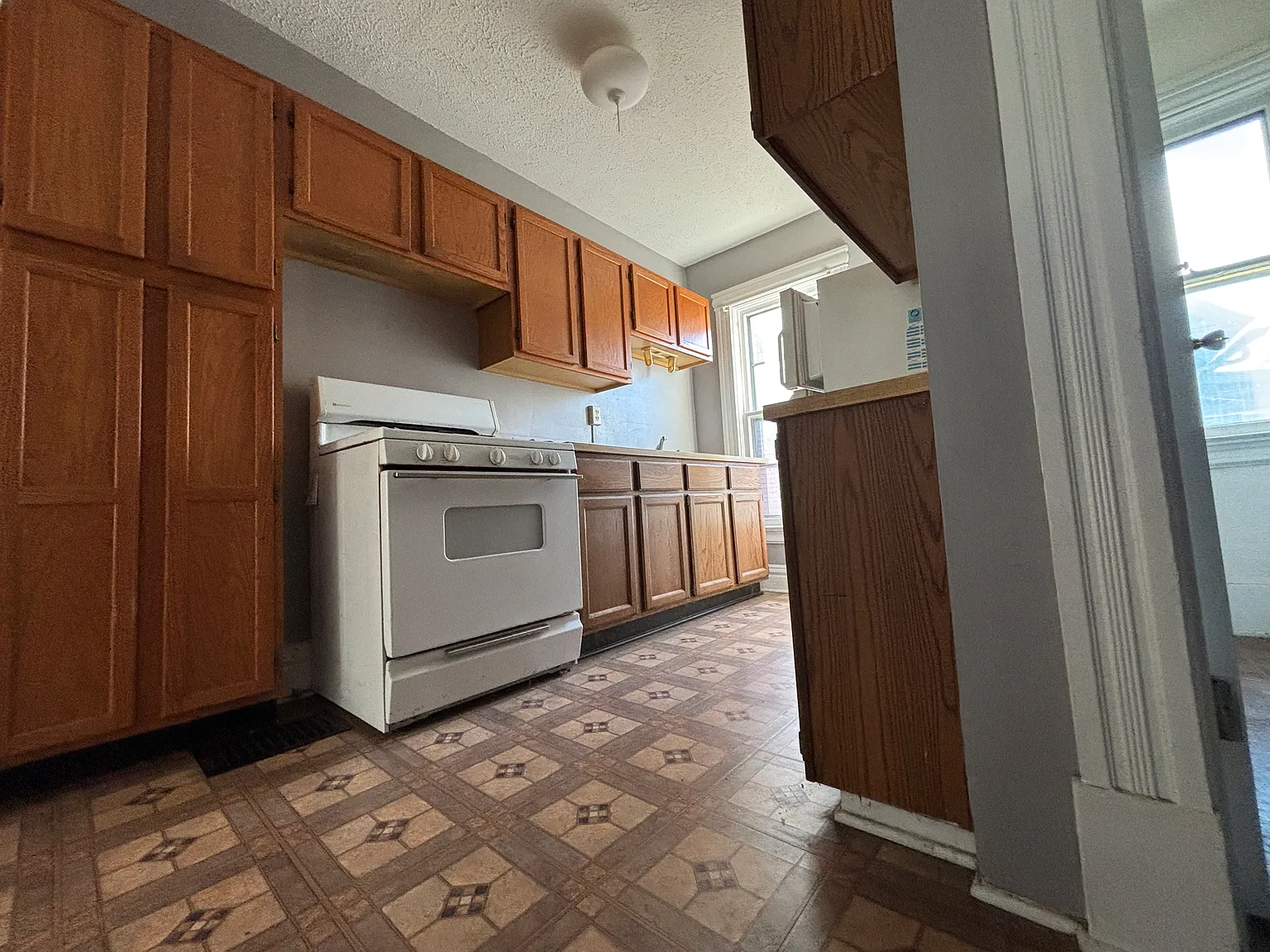 2 bed, 1100 sqft, $1,695 — Photo 4