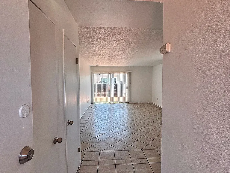 1610 Evergreen St #D — Photo 3