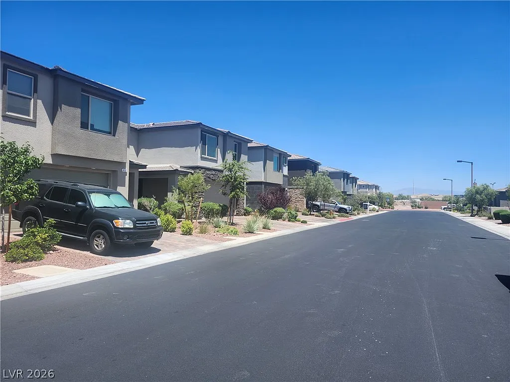 4 bed, 2.5 bath, 2454 sqft, $3,400 — Photo 4
