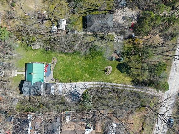 3rd image of 9948 Northville Cres