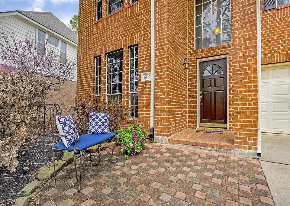 Welcome to this beautiful home in Copper Lakes