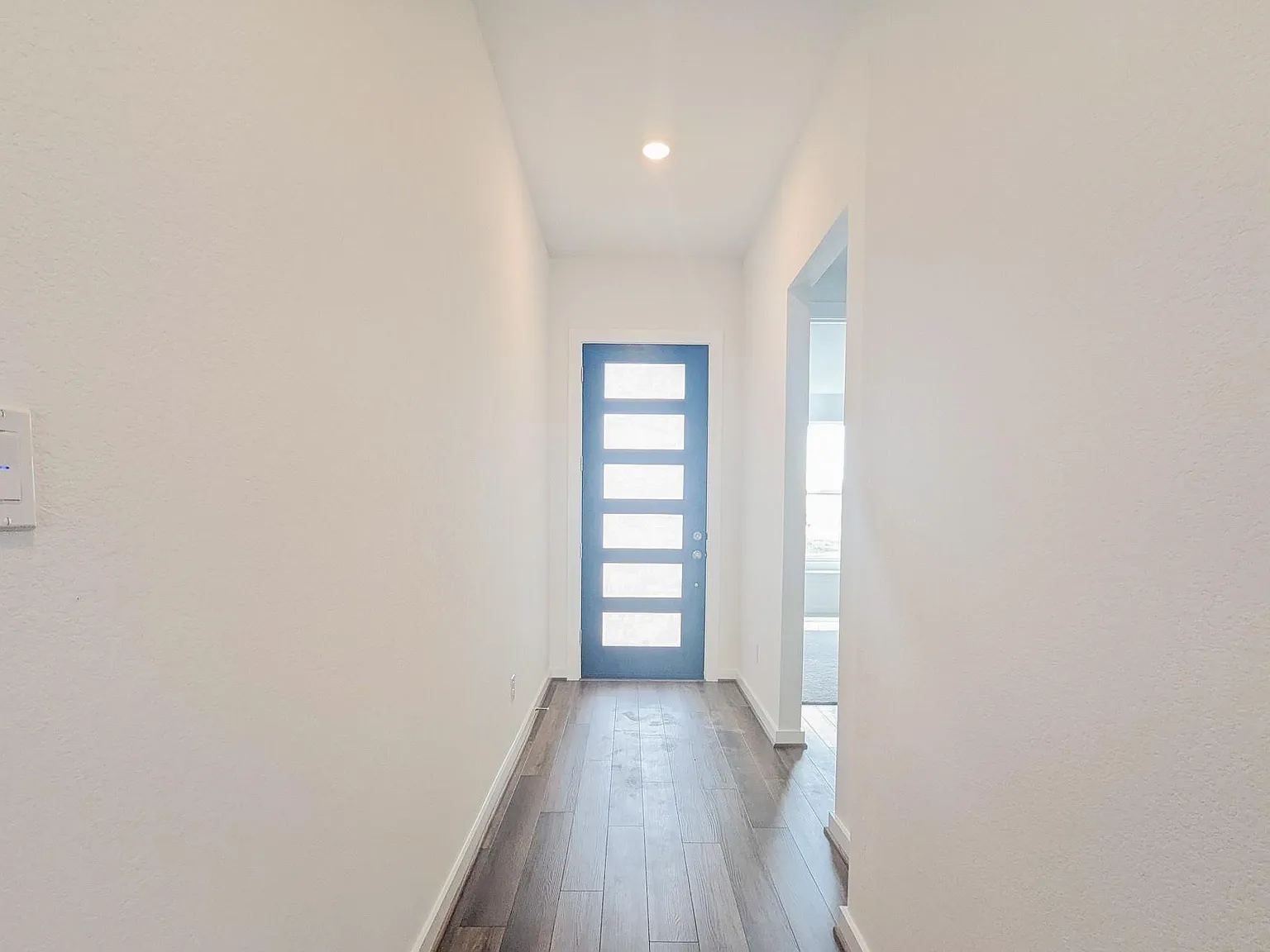 3 bed, 2.0 bath, 1589 sqft, $2,150 — Photo 2
