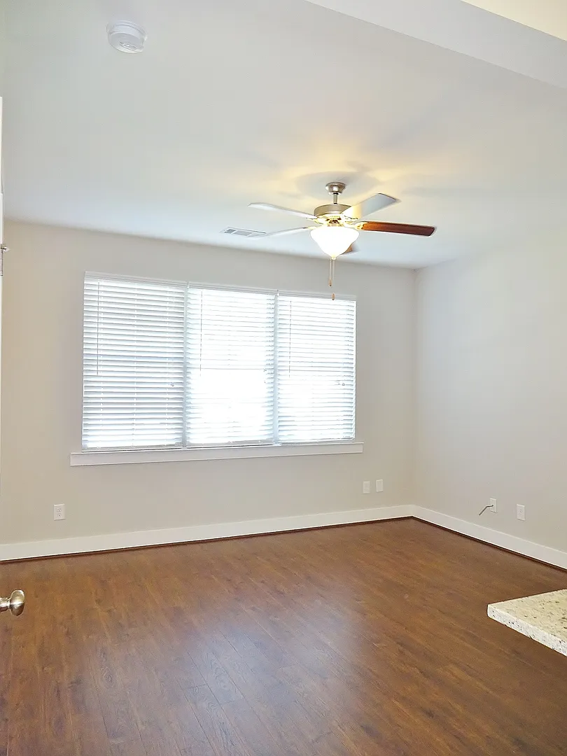 Town Home For Rent In Chelsea! Coming Soon! — Photo 4