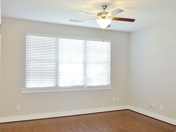 4th image of 555 Polo Way