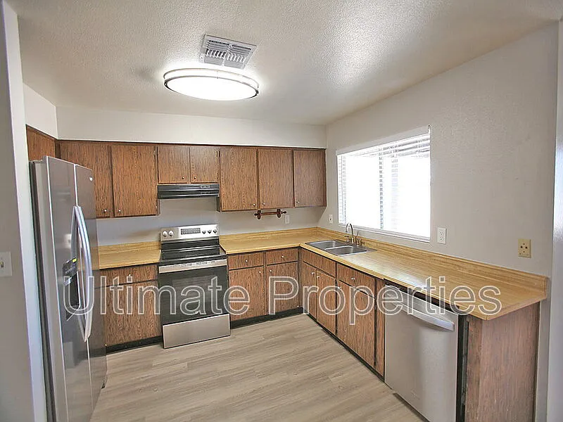2 bed, 1.5 bath, 1156 sqft, $1,695 — Photo 2