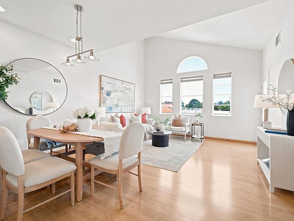 4th image of 88 17th Ave Unit 304