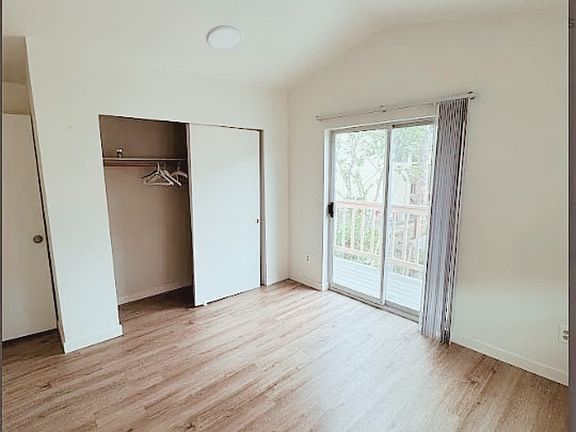 5th image of 9226 Woodlawn Ave N