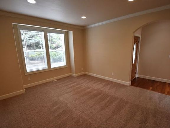 3rd image of 1009 132nd Street Ct E