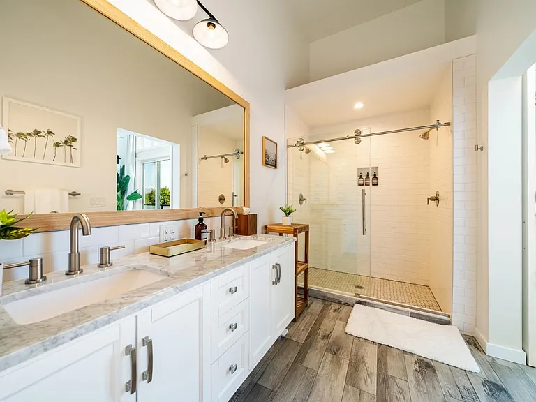 823 Orondo Ave #C — Photo 16