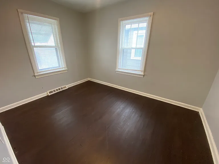 1308 N Chester Ave — Photo 6