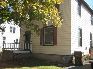 134 Grove St, Woodstock, IL 60098