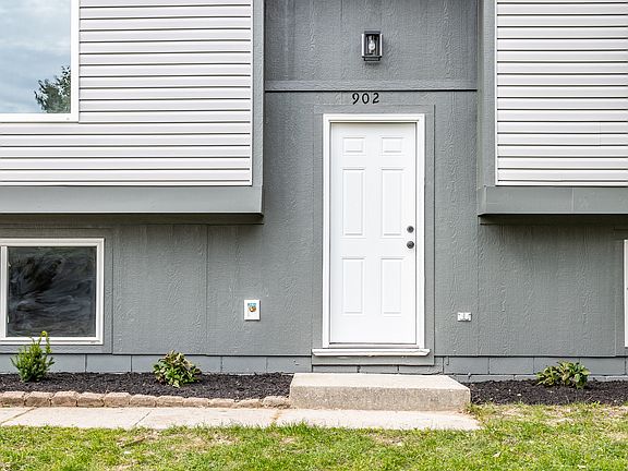 2nd image of 902 Woodlark Dr