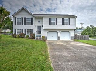 300 Crystal Springs Cir, Johnson City, TN 37615