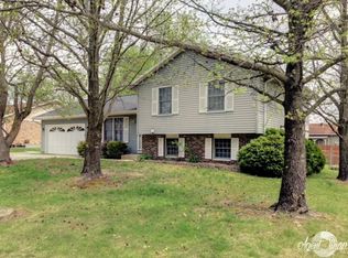 2010 S Redoak St, Effingham, IL 62401