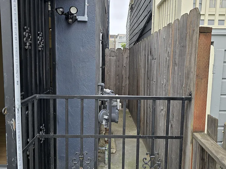 177 7th St #A — Photo 2