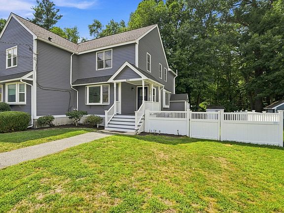 2nd image of 901 Sandy Ln