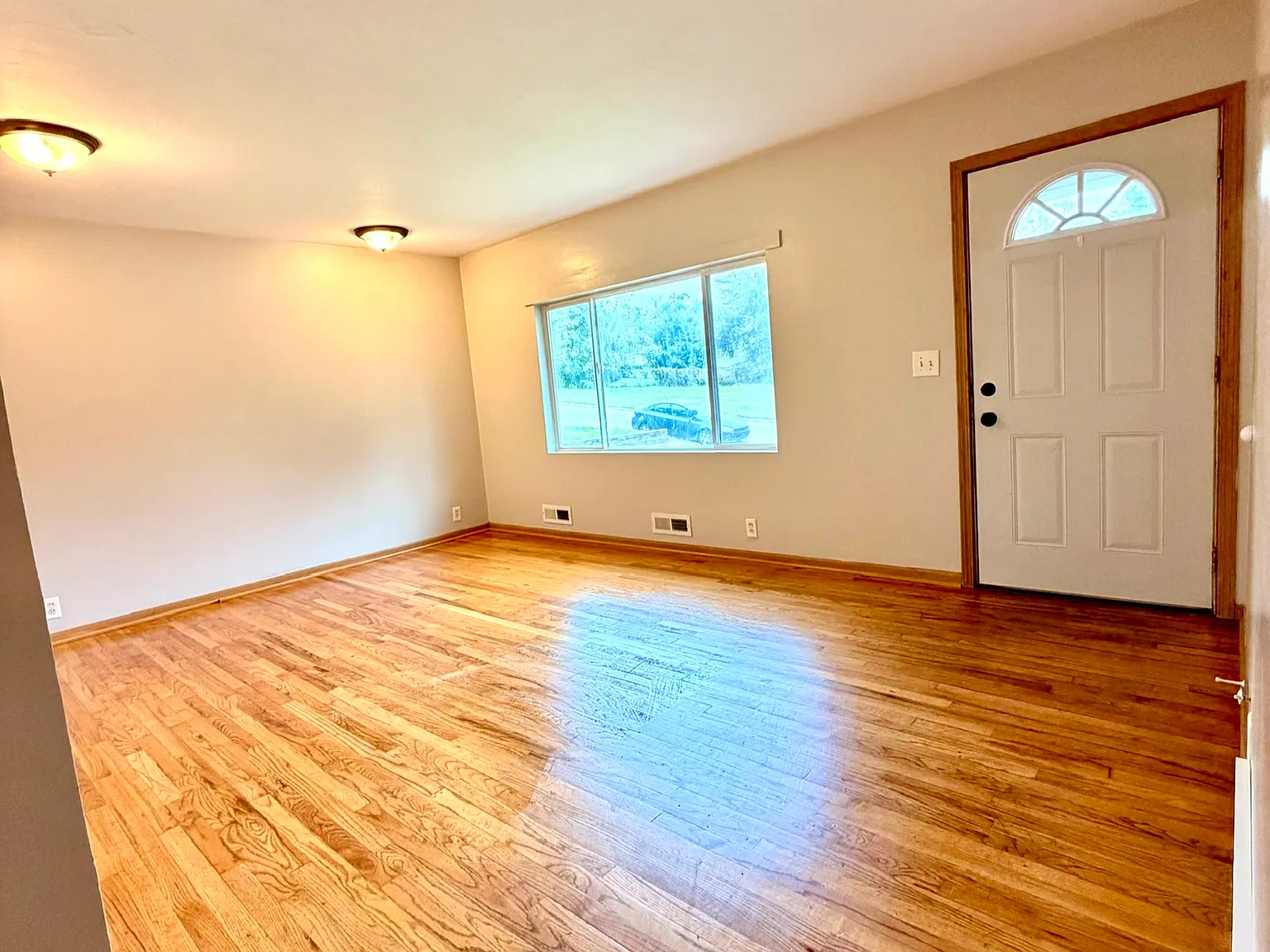 4 bed, 1650 sqft, $2,100 — Photo 3