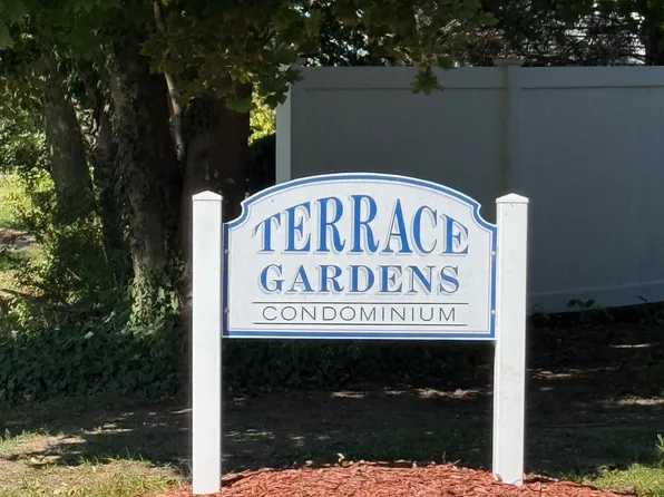30 Terrace Gardens #30, Wallingford, CT 06492