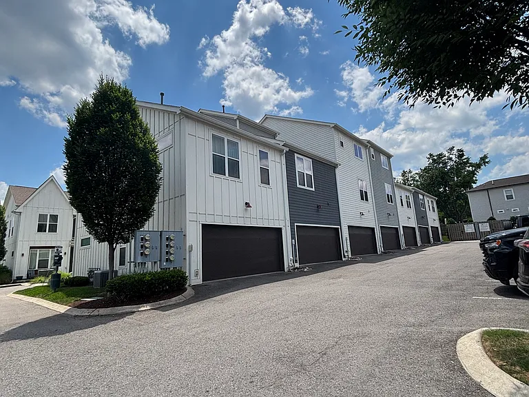 700 James Ave #8 — Photo 4