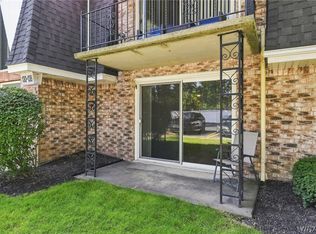 136 Foxberry Dr #A, Getzville, NY 14068
