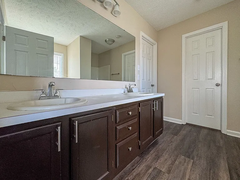 800 Connaly Dr — Photo 24