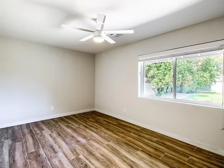 1402 W Berridge Ln — Photo 34