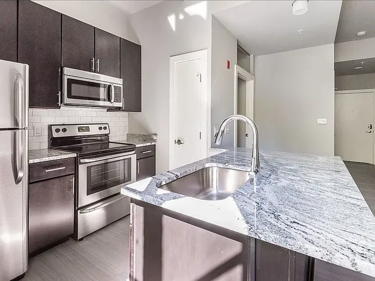 421 E Franklin St #3B — Photo 2