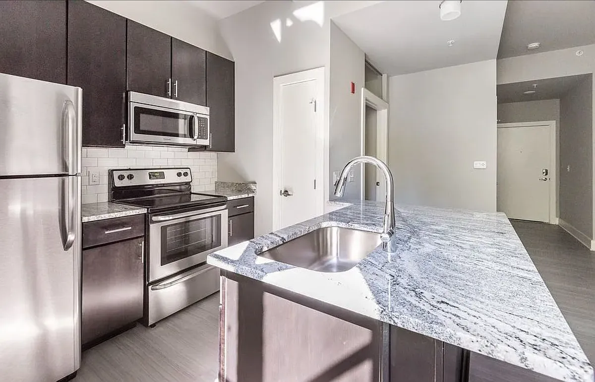 Building Photo - 421 E Franklin St #3B