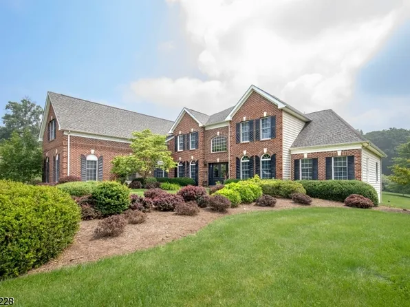 8 Southwind Dr, Mount Olive Twp., NJ 07836